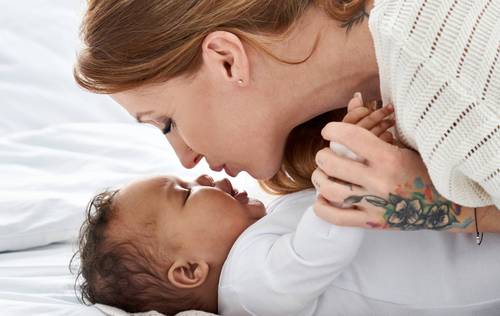 Un congé d'adoption de deux semaines dès le 1er janvier 2023